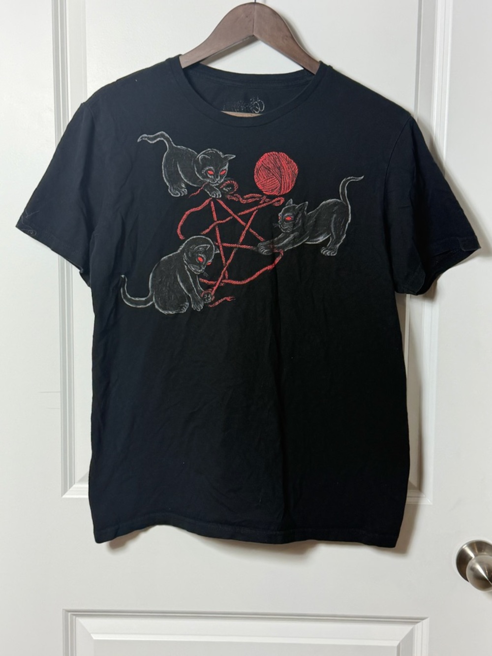 Vertebrae33 Black Cat Occult Graphic Tee Pentagram Yarn Shirt